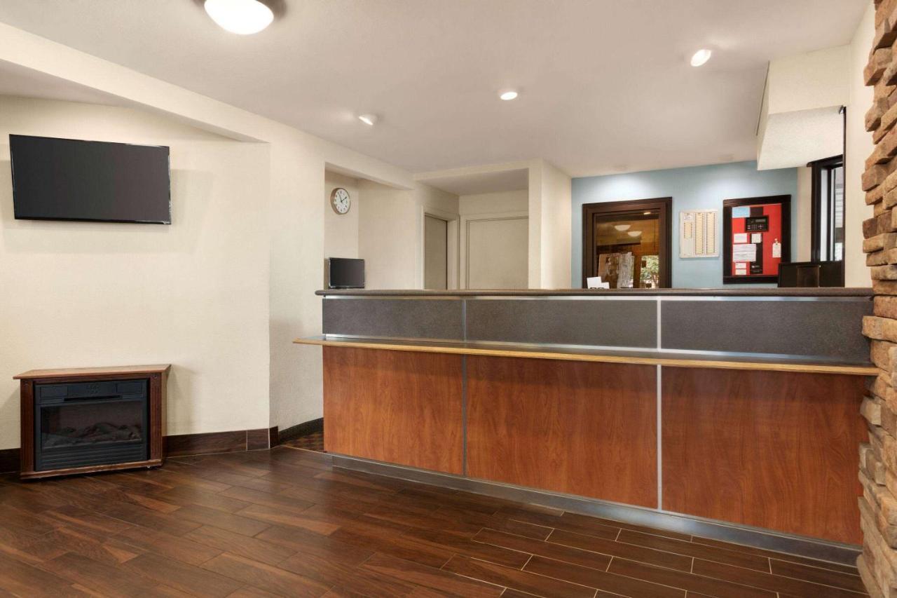 Hotel Super 8 By Wyndham Findlay Zewnętrze zdjęcie